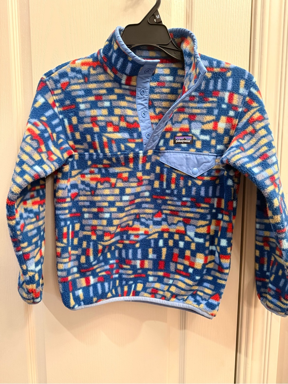 Patagonia kids Blue Multi-Color Patterned Fleece Snap Pullover. Size 7/8